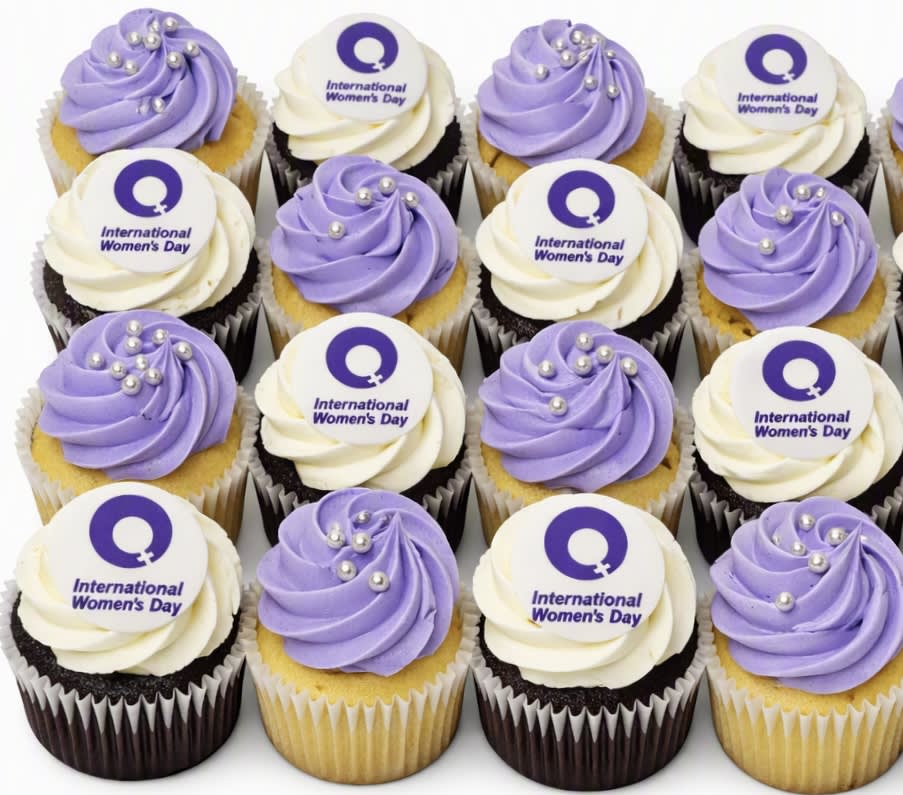Box of 12 Women's Day Cupcakes