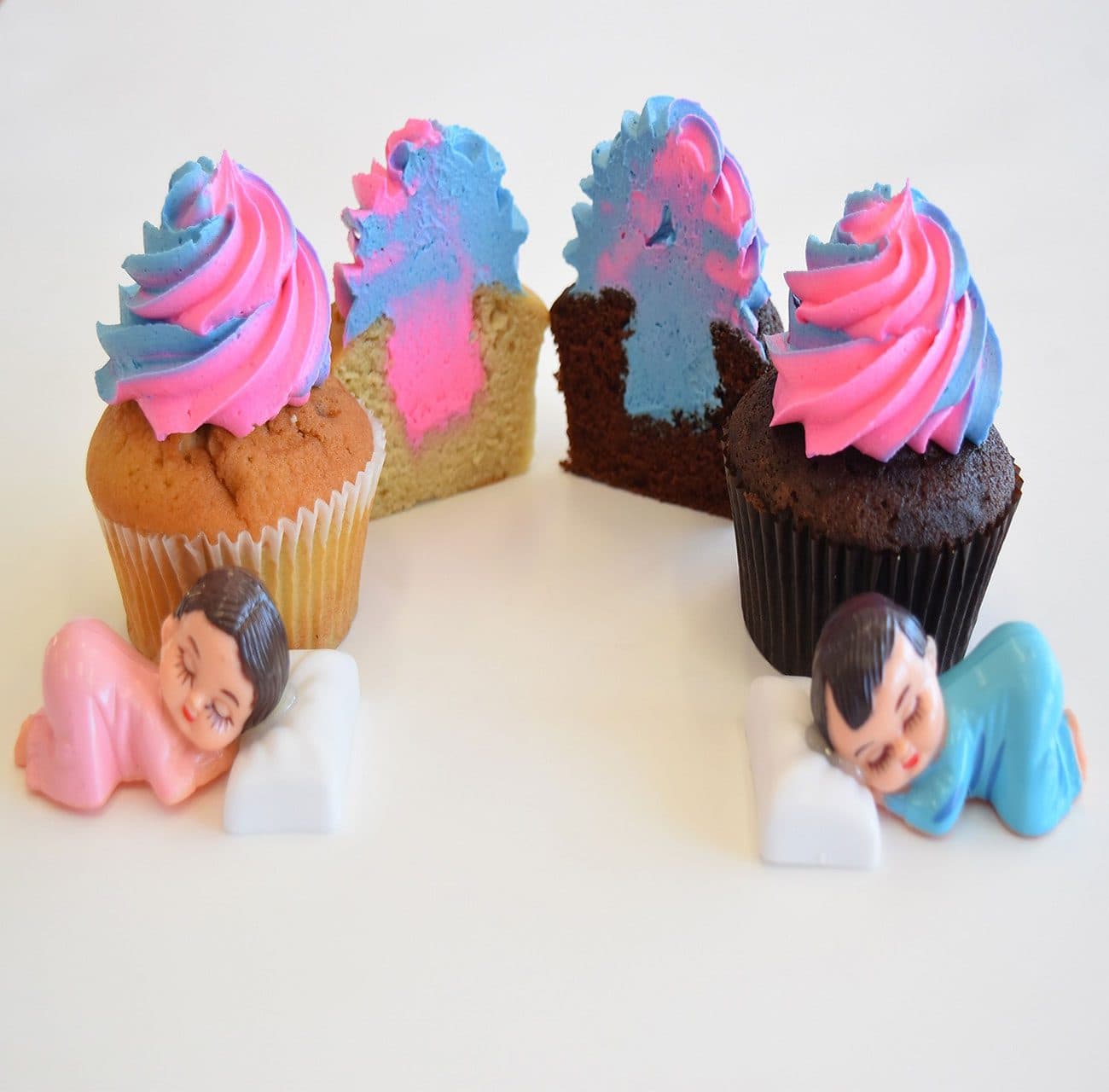 Box of 12 Gender Reveal Cupcakes